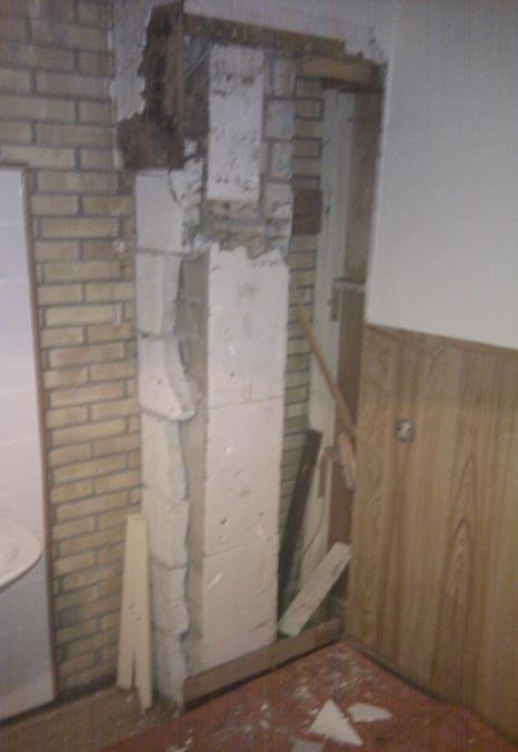 Oude schoorsteen slopen