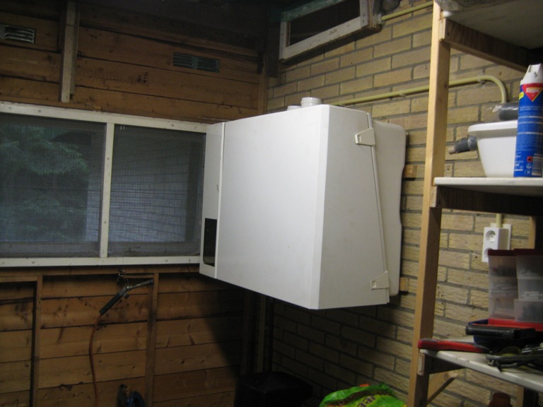 Nieuwe ketel opgehangen