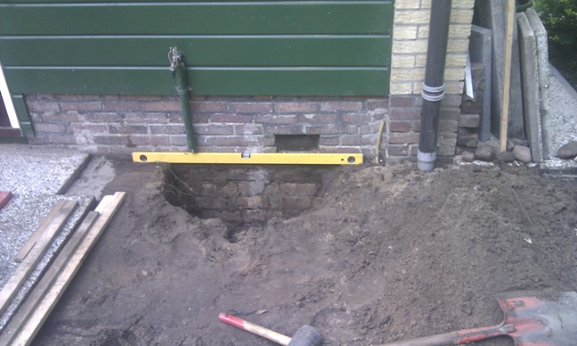 Voorzijde stalput bij kraan gemaakt