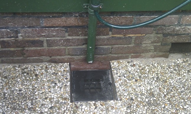 Voorzijde stalput bij kraan gemaakt