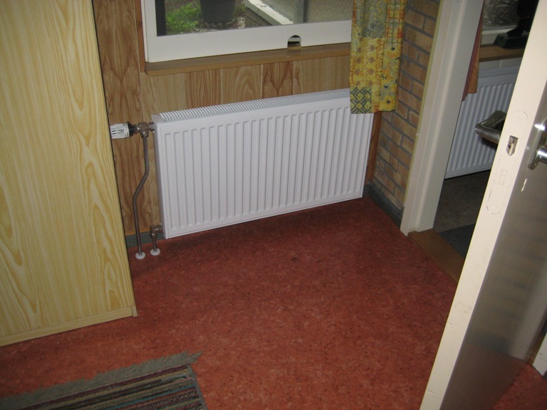 Radiator in slaapkamer afgemonteerd