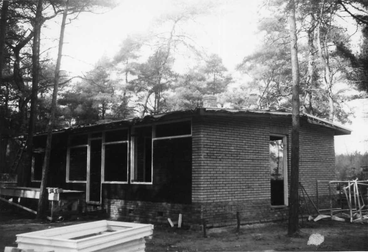 Dak wordt afgebouwd