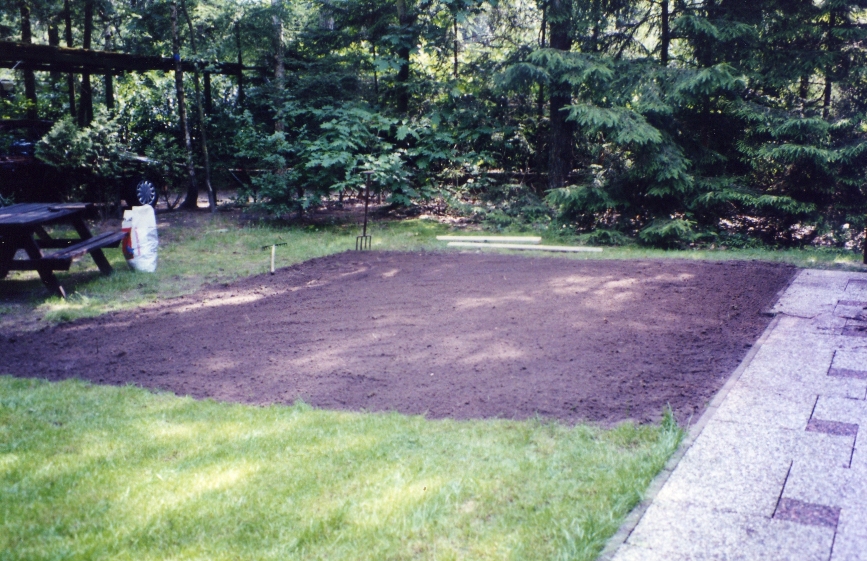 In voortuin al het gras vernieuwd